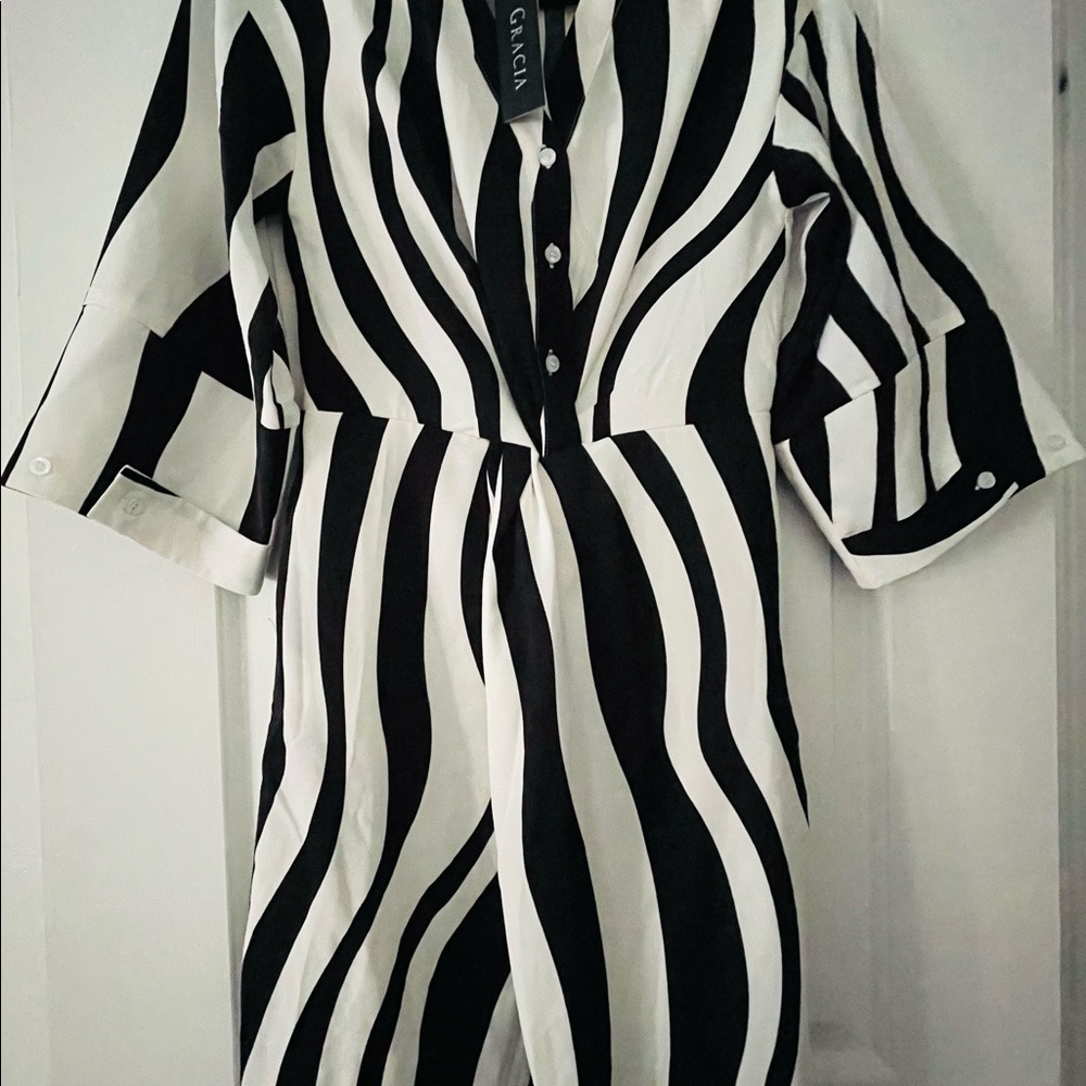 Casual Dress - Black & White